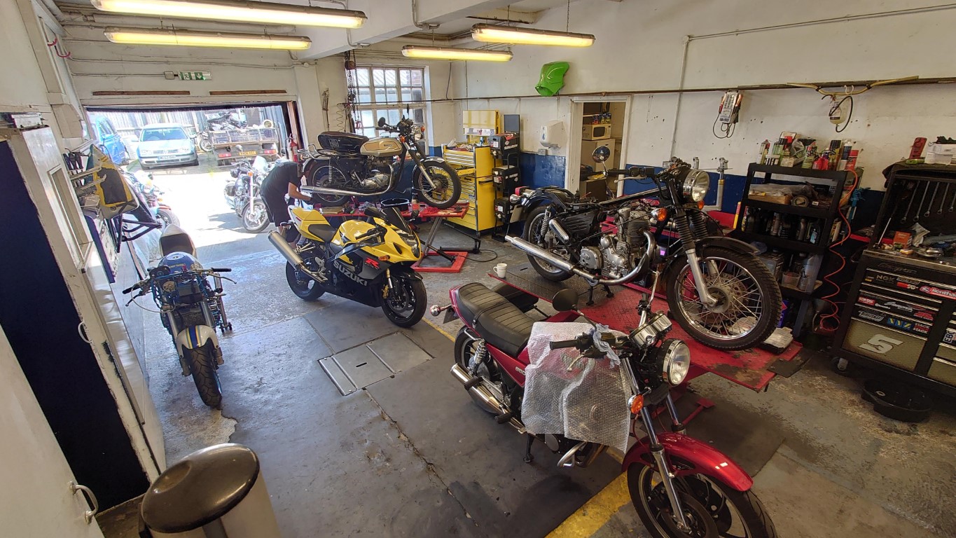 Bert's motorcycles, workshop